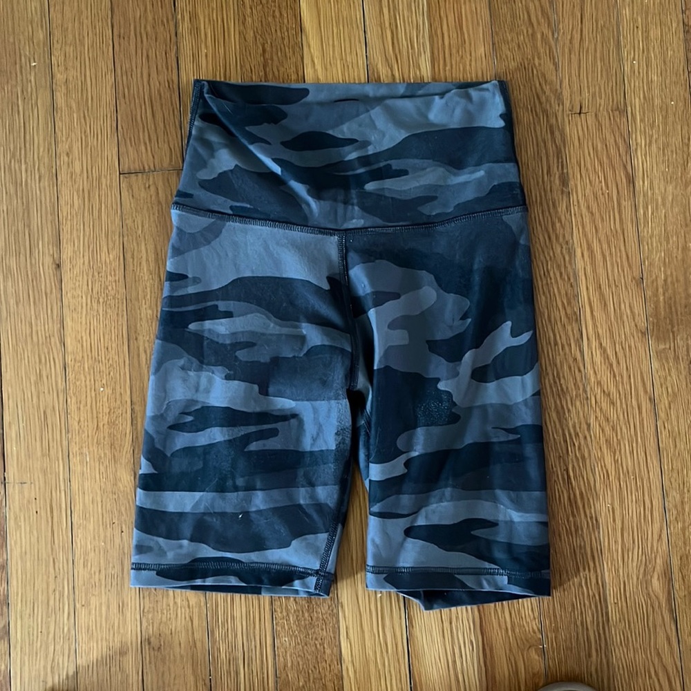 Aerie camo print bike shorts size small